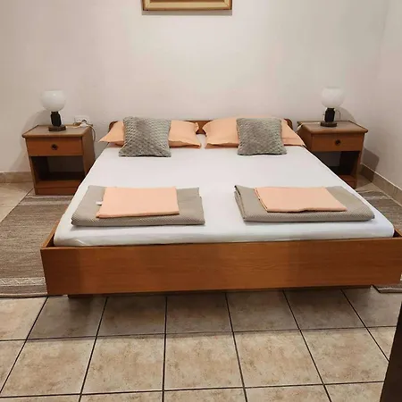 Apartamento With Parking Space Starigrad, Paklenica - 6585